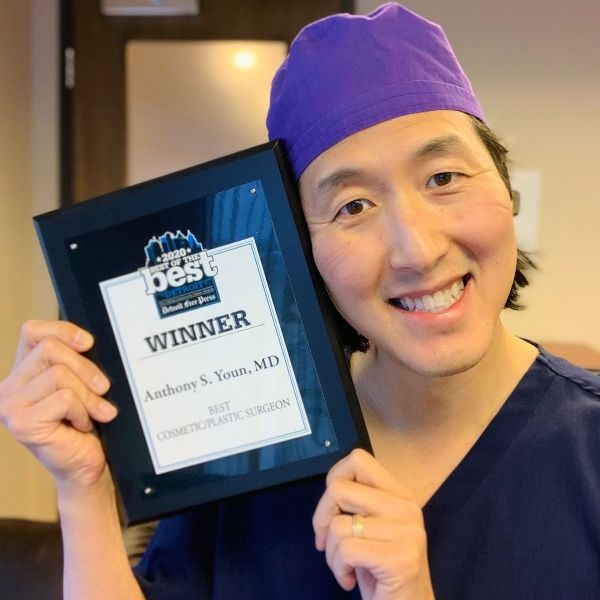 Anthony Youn posing with his Best Cosmetic/Plastic Surgeon Award by Detroit Free Press (2021)